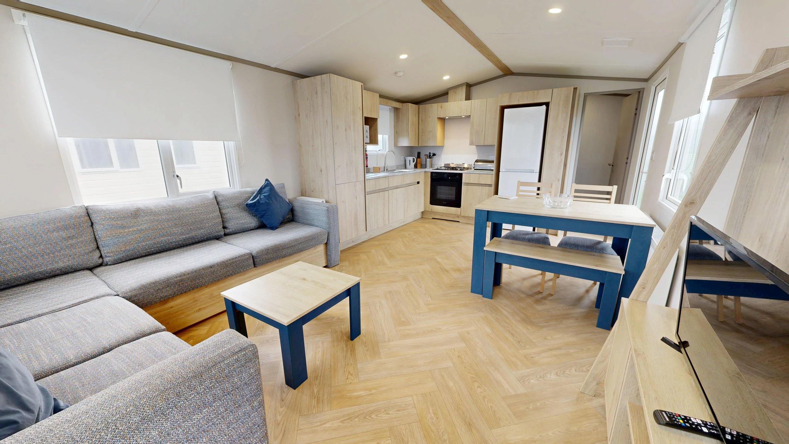 gold-3-bedroom-caravan-974-10142025_105643-large